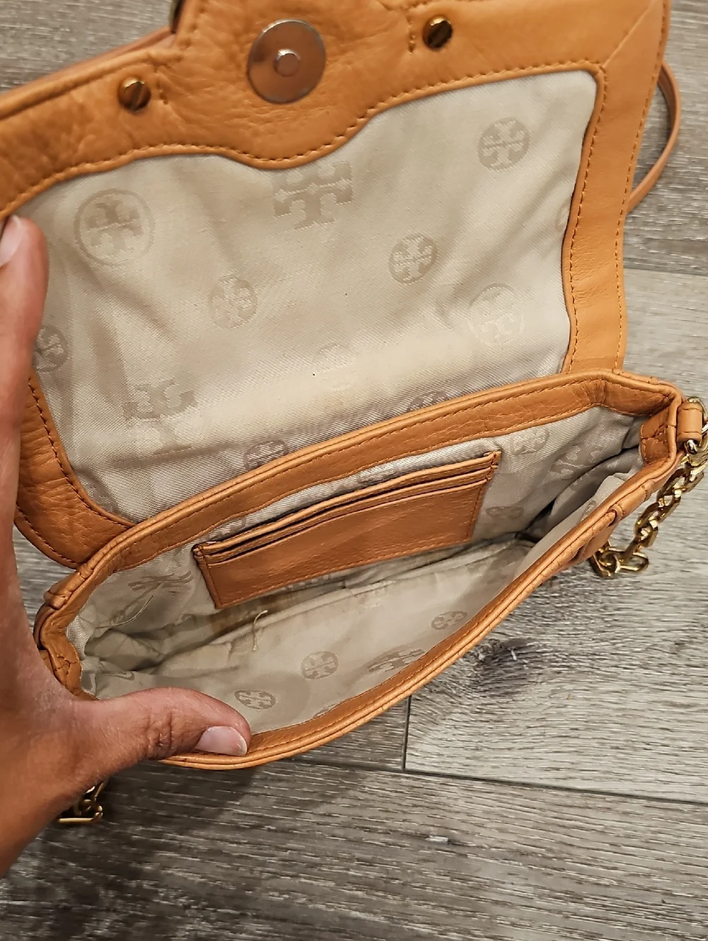 TORY BURCH Tan Leather Crossbody Bag Gold Logo Amanda Mini Chain Strap Purse